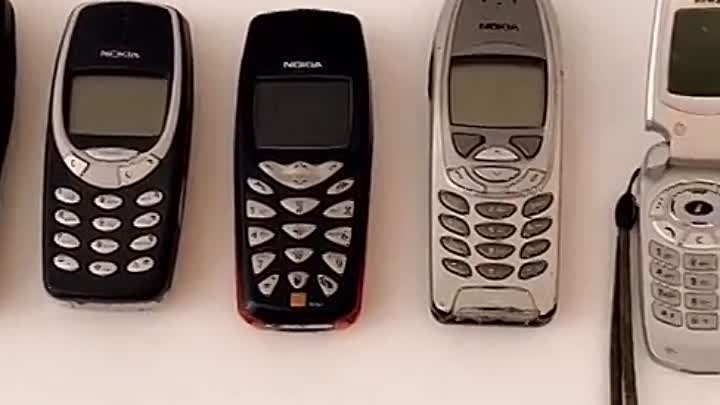 Наглядно об эволюции мобильных телефонов.