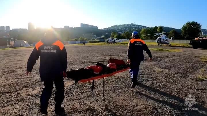 На вертолете эвакуировали троих туристов сотрудники МЧС в Адыгее