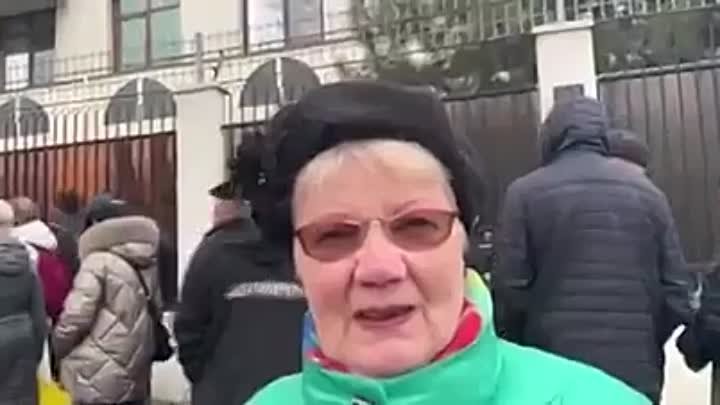 Бабушка из Молдовы Наводить порядок пришла на Украине LARI VIDERI и точка.