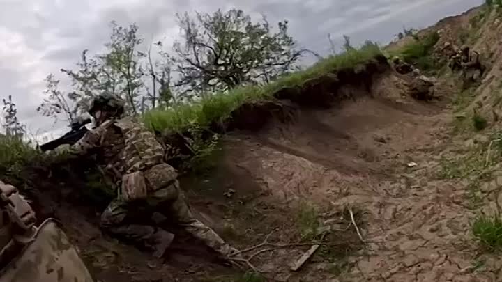 Уссурийские десантники штурмуют опорный пункт ВСУ в районе Андреевки ...