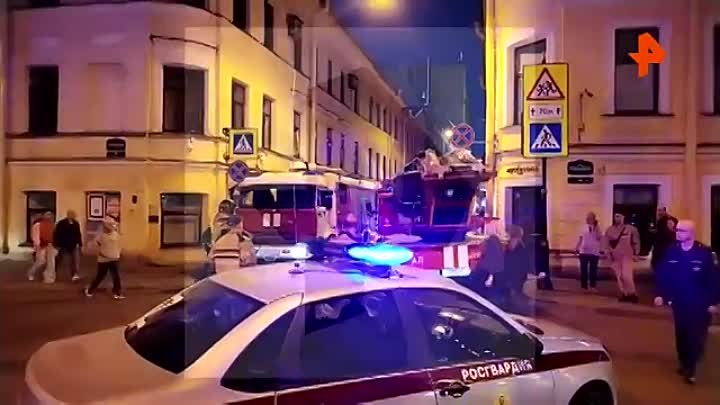 Три человека пострадали при пожаре в Петербурге