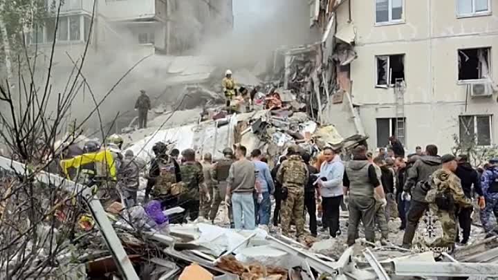 Cпасатели продолжают искать выживших на месте трагедии в Белгороде