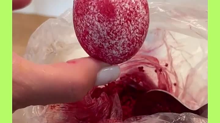 Как необычно покрасить яйца!