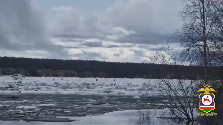 В Олёкминском районе Якутии полицейские оказывают помощь жителям под ...