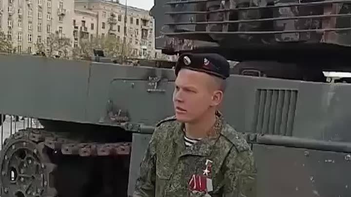 На видео — Иван Жарский, который подбил танк Leopard и несколько БМП ...