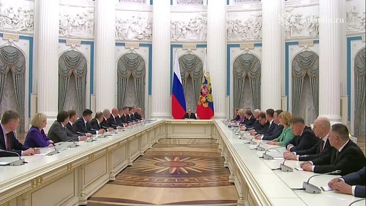 Путин встретился с новым кабинетом министров.