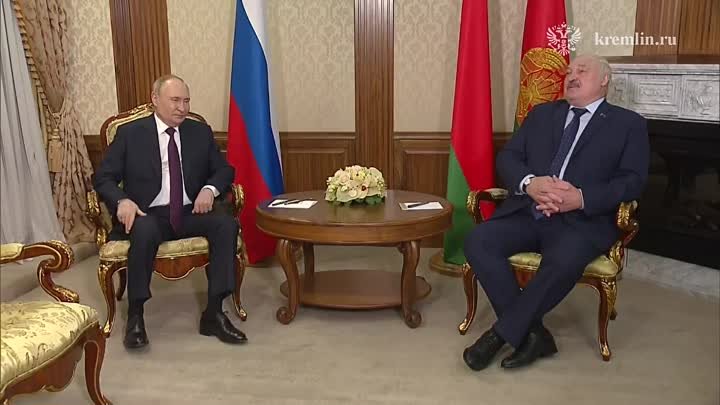 В аэропорту Минска состоялась краткая беседа Владимира Путина и Алек ...