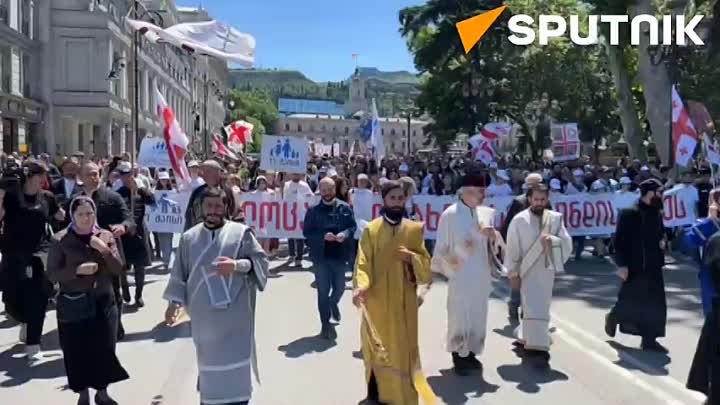 Шествие в Тбилиси ко Дню святости семьи