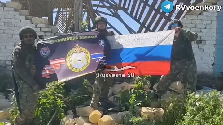 Бойцы 47 дивизии подняли флаг России, освободив Ивановку в Харьковск ...