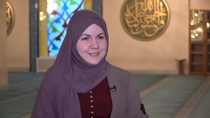Вера приняла Ислам и водит экскурсии в мечети.