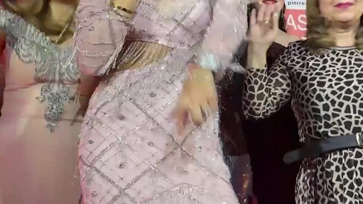 Анна Калашникова в нереально красивом образе 🤩 на Fashion Week Fest ...