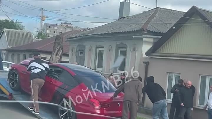 🚘 6 мая в Пятигорске водитель красного BMW врезался в столб.   Подр ...