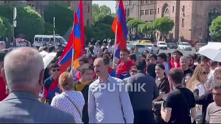 В Армении продолжаются протесты — архиепископ Баграт Галстарян вновь ...