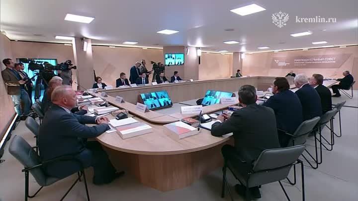Владимир Путин на заседании наблюдательного совета АСИ.