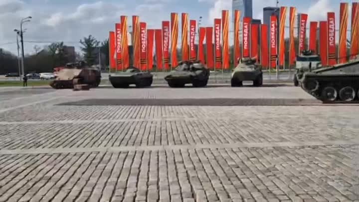 Военная техника НАТО в Москве. Но есть нюанс.mp4
