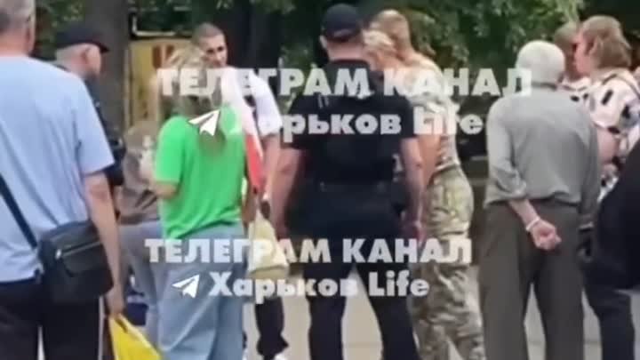 В Харькове ВСУ напали на мужчину за то, что тот защитил женщину