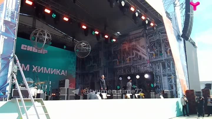 Губернатор Тюменской области поздравил тоболяков