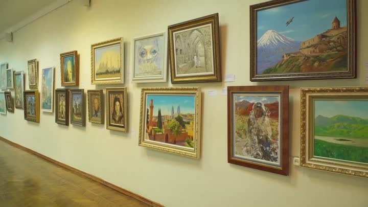 Персональная выставка Никаса Сафронова открылась в художественном музее