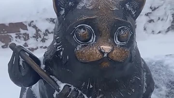 Памятник коту Семёну в Мурманске. 