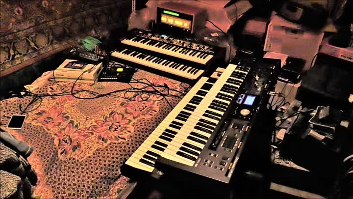 Viscount CM-100+Nord C2D+Numa Organ 2+Roland VR-09 Improvisation 1206-2