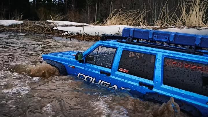 Radio-controlled movement along the river 4x4 off-road EMO X2