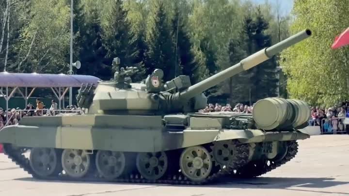Легендарные Т-34 и СУ-76 показали гостям Центрального парка «Патриот»