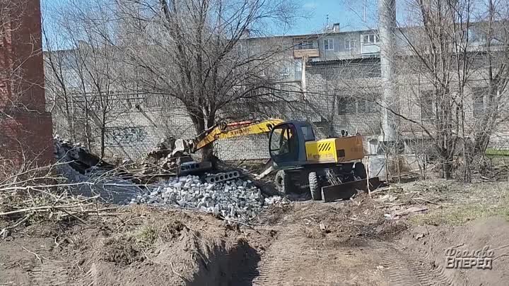 Фролово. Демонтаж неиспользуемого здания на Парковой