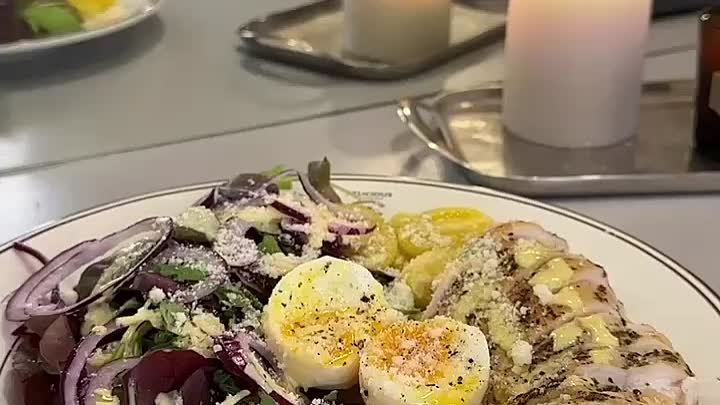 Теплый салат с куриным филе