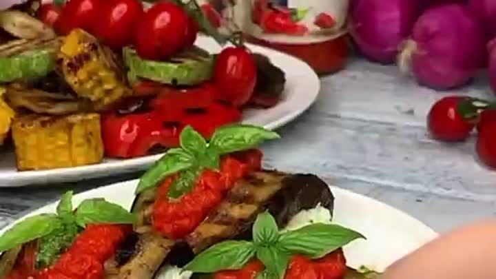 Баклажаны с начинкой и вкусные овощи на гриле