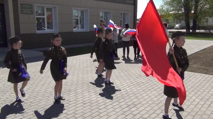 Поём двором. В преддверии Дня Победы.  _Алейск.