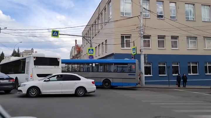 Два автобуса создали затор в центре Липецка