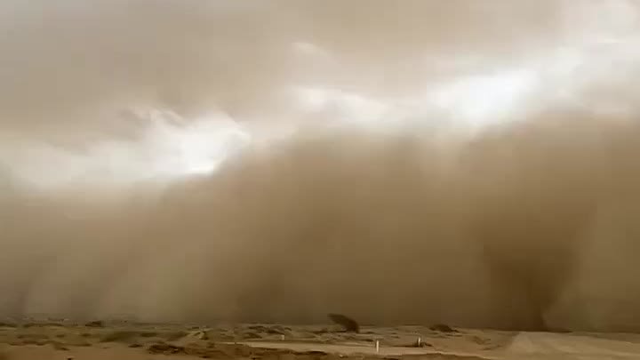 В Джизане Саудовской Аравии произошла мощная пыльная буря 🇸🇦 (10.0 ...