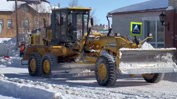 В Нарьян-Маре убирают снег