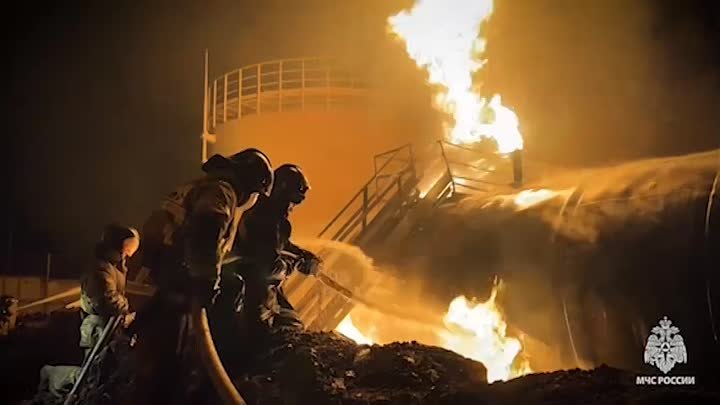 Спасатели потушили нефтебазу в Ровеньках