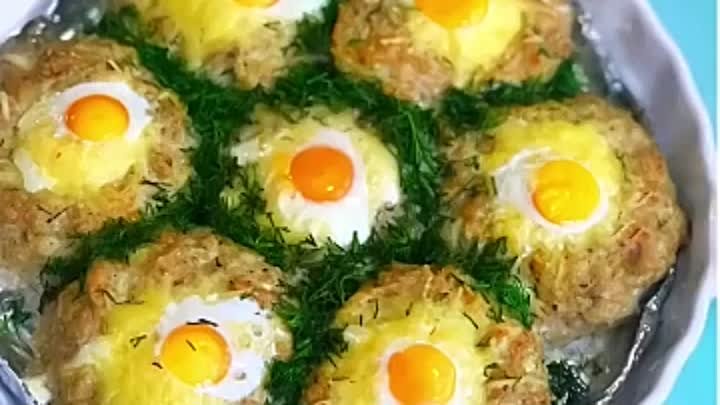 Куриные котлетки с перепелиными яйцами