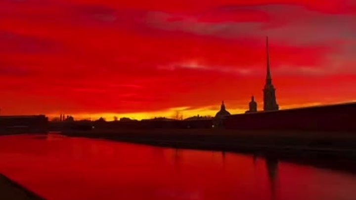 Красочный рассвет в Петербурге