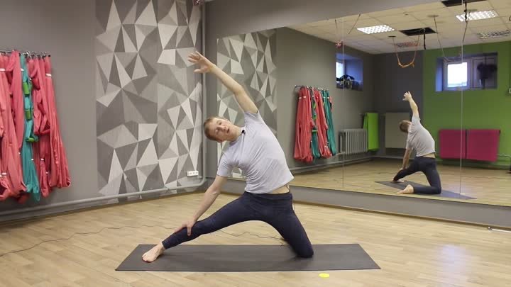 Йога для начинающих. 10 уроков йоги. День 4. Укрепление и вытяжение спины + балансы. Василий Уткин.