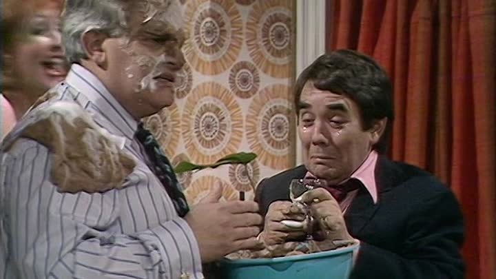 The Two Ronnies - S03E07 - Episode 7 (20 December 1973)