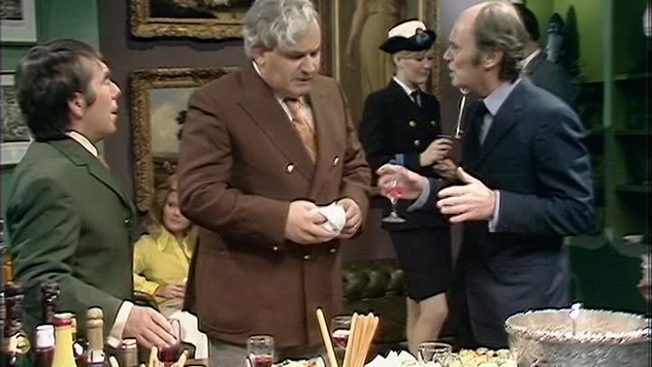 The Two Ronnies - S02E08 - Episode 8 (4 November 1972)