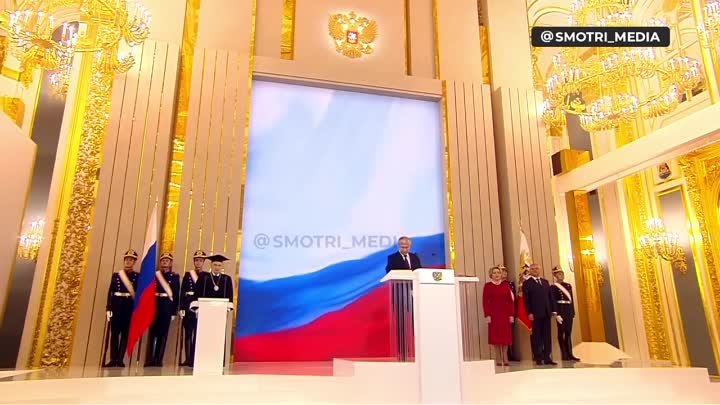 Владимир Путин произнес клятву и вступил в должности президента Росс ...