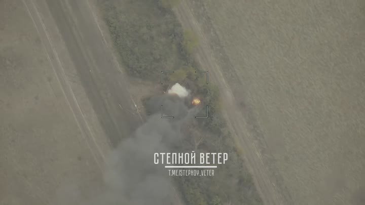 FPV-дроны самолетного типа «Молния» жгут технику ВСУ на Северском на ...