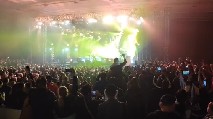 Подписчик Алексей прислал видео с концерта группы "Пикник" ...
