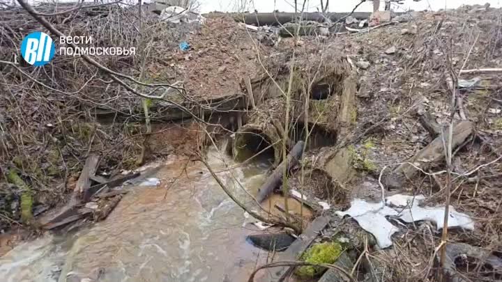 В горокруге Истра река Песочная размыла дорогу