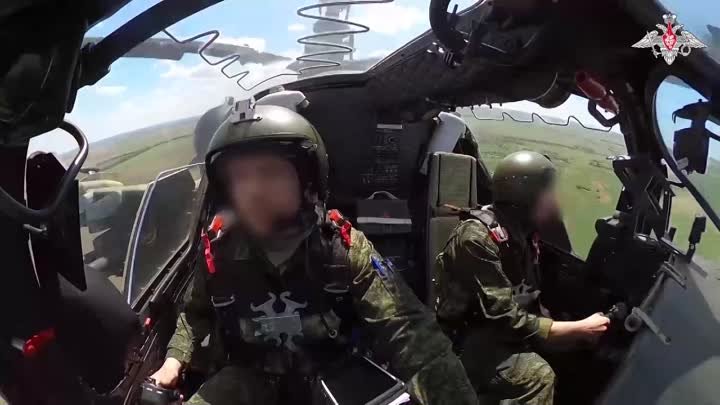 Экипажи вертолетов Ка-52М нанесли удар неуправляемыми авиационными р ...