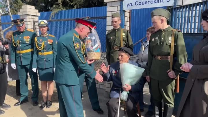 Юнармейцы провели «Парад у дома ветеранов» в Забайкалье