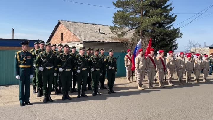 Юнармейцы провели «Парад у дома ветеранов» в Забайкалье