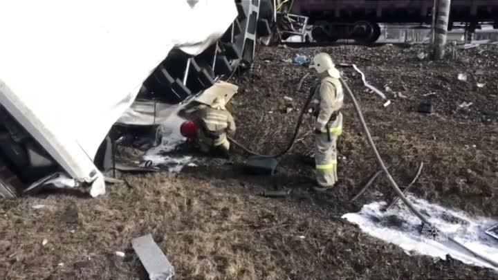 Семь человек погибли при столкновении поезда и автобуса из-за ошибки ...