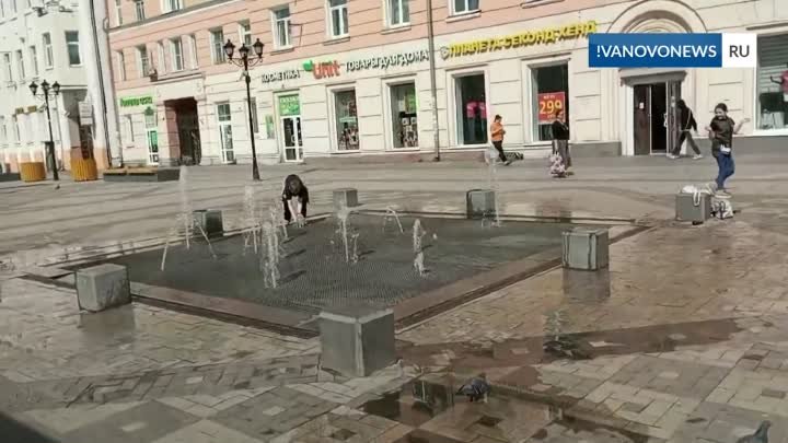 В Иванове дети купаются  в фонтанах