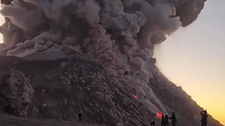 Извержение вулкана Сантьягито (Гватемала)