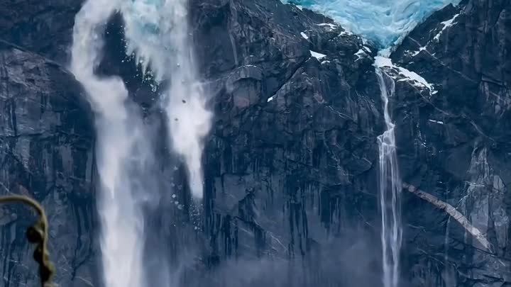 Ледниковый водопад в провинции Айсен (Чили)